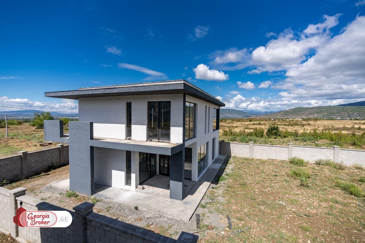 nearly repaired 5-room house for sale